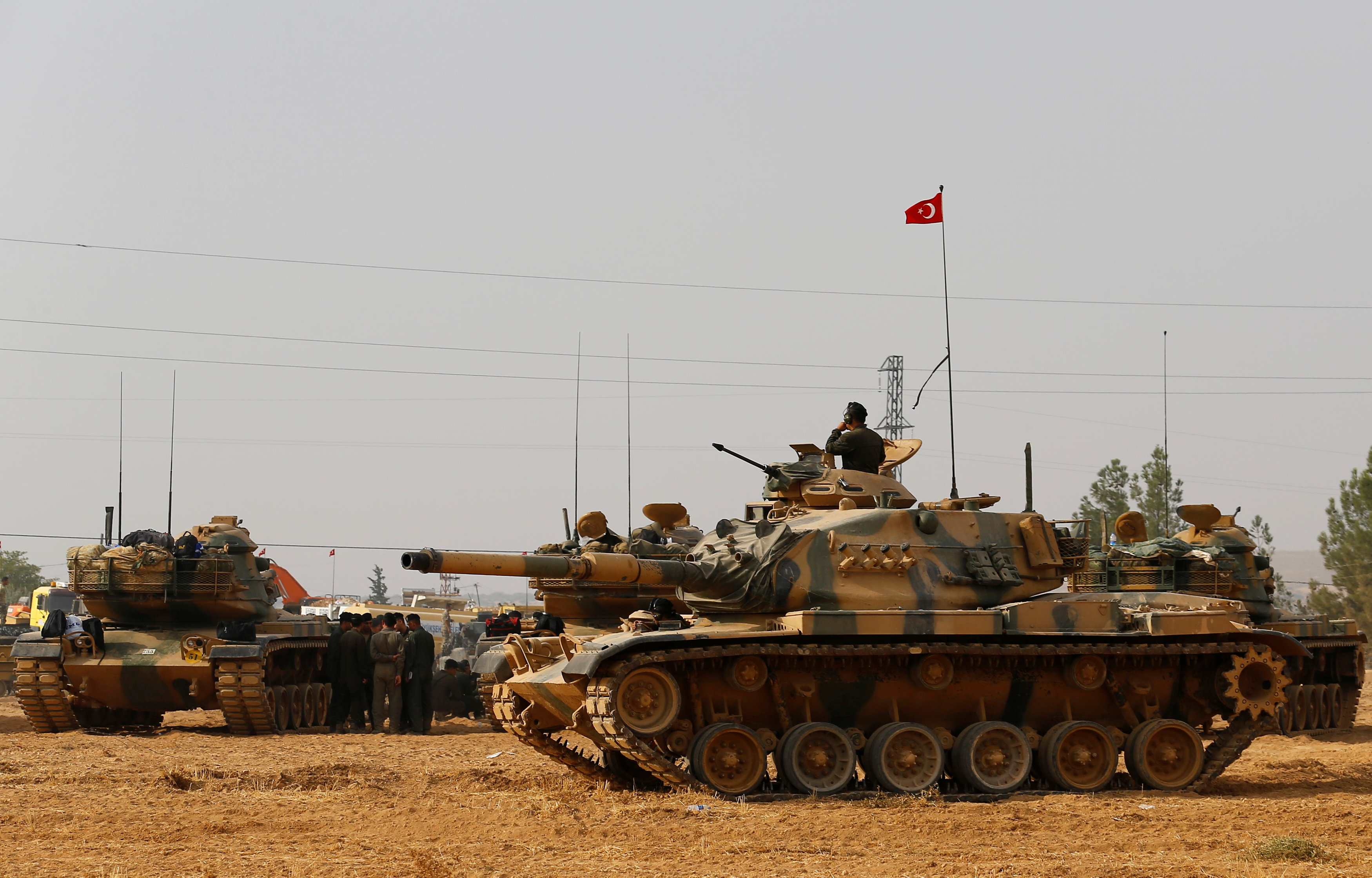 Κι άλλα τουρκικά τανκς περνούν τη μεθόριο με τη Συρία