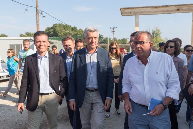 Επίσκεψη του Ύπατου Αρμοστή του ΟΗΕ στο κέντρο προσφύγων στα Λαγκαδίκια