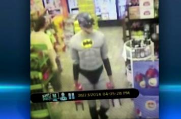 Ντύθηκε Batman (και Captain America) και το έριξε στις κλοπές