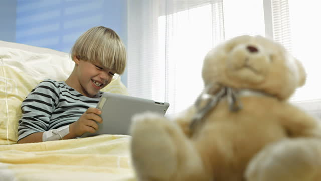 Τα tablet μειώνουν το άγχος των παιδιών πριν το χειρουργείο