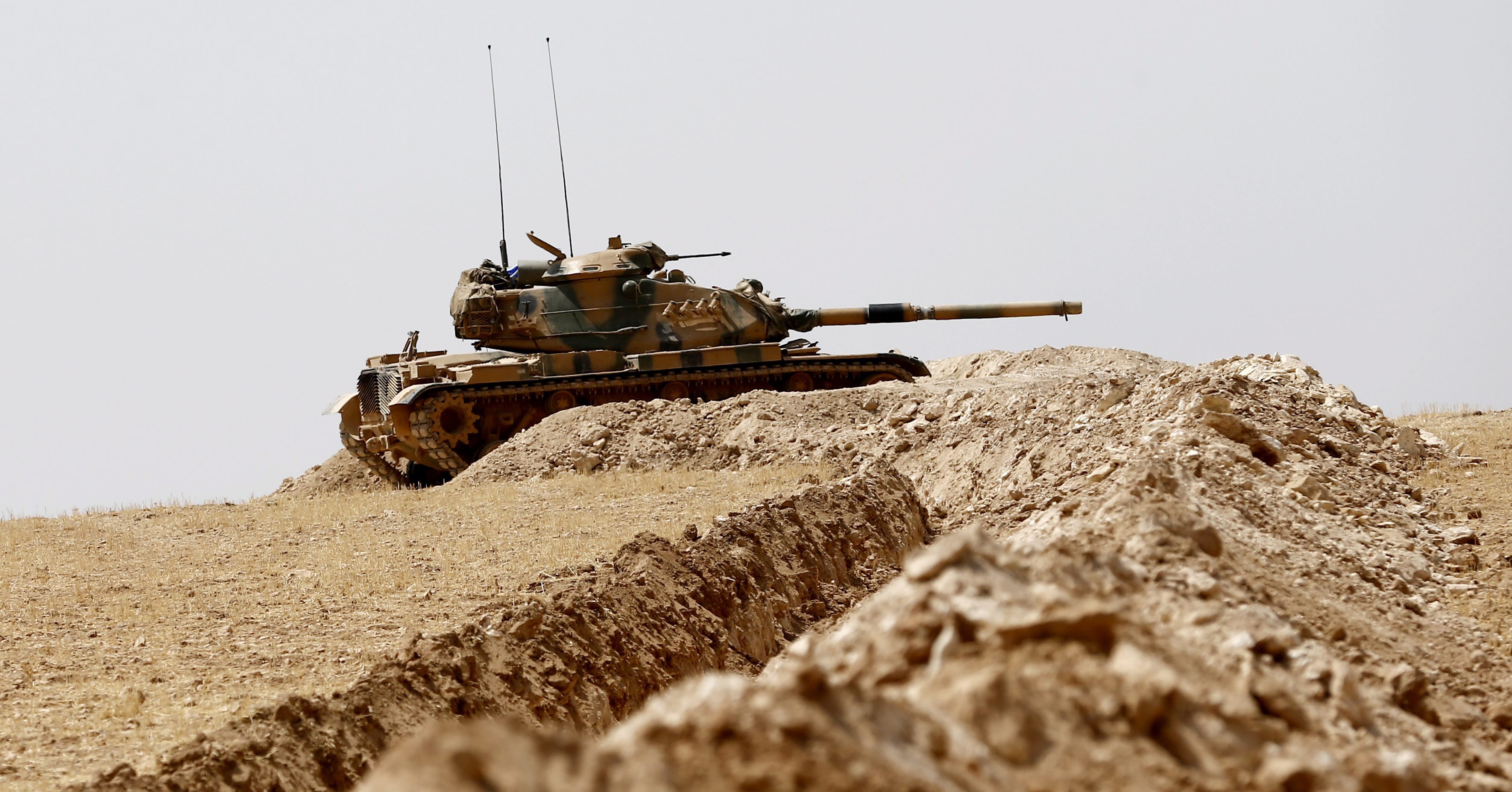 Τουρκικό άρμα μάχης επλήγη στη βόρεια Συρία, τραυματίες τρεις στρατιώτες