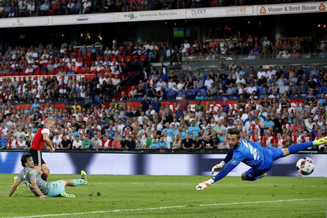 «Αφύπνιση» Αγιαξ και περίπατος στο Ντέφεντερ