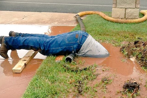 Στο Τέξας ένας υπάλληλος έπεσε κυριολεκτικά με τα μούτρα στη δουλειά