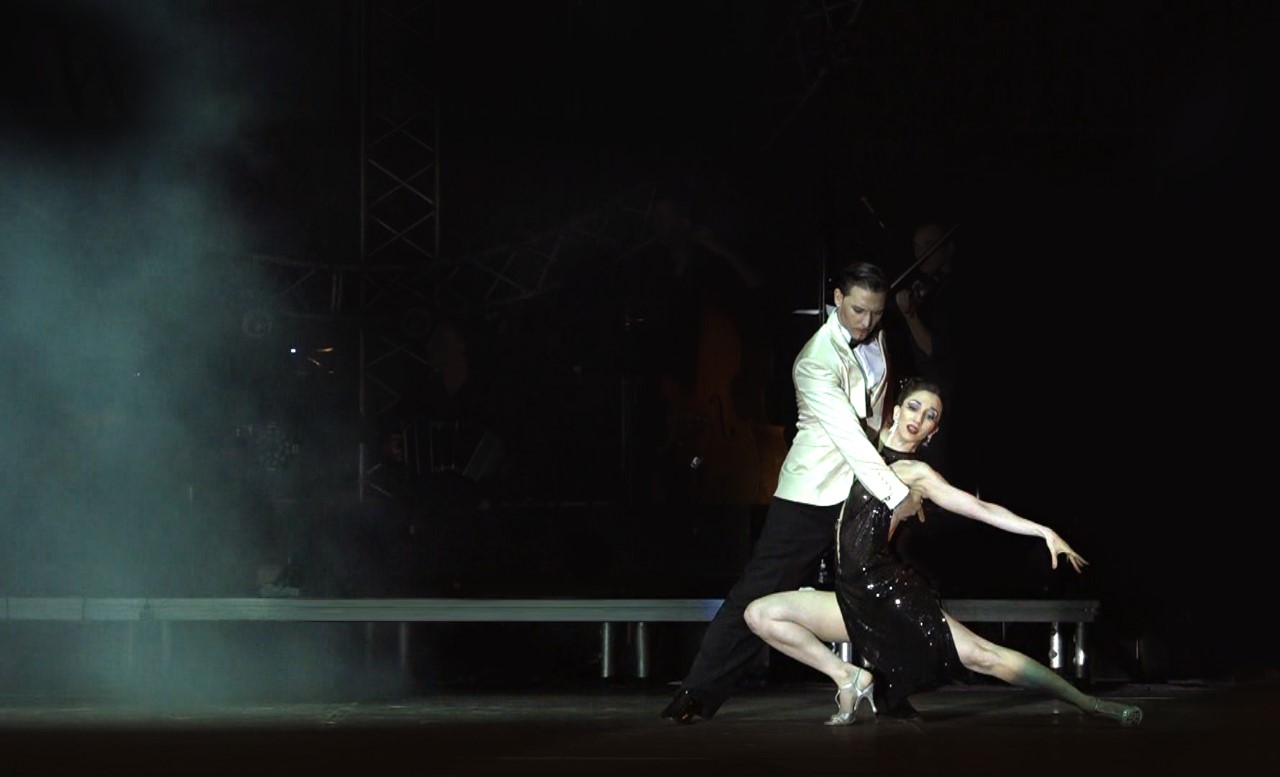 Βραδιά τανγκό κάτω από την φθινοπωρινή πανσέληνο στο Ηρώδειο