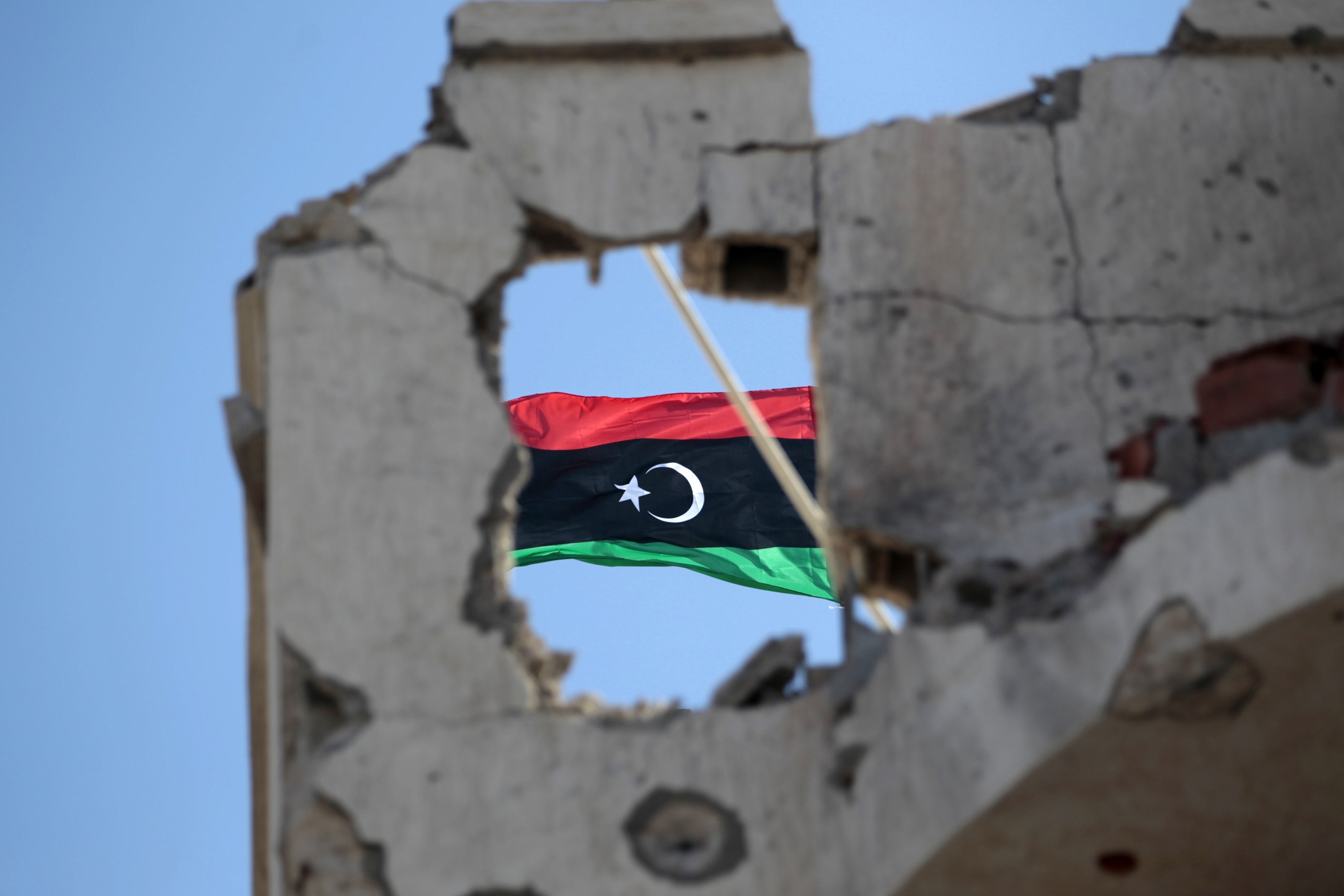 Πρώτα αμερικανικά πλήγματα κατά θέσεων της ISIS στη Λιβύη