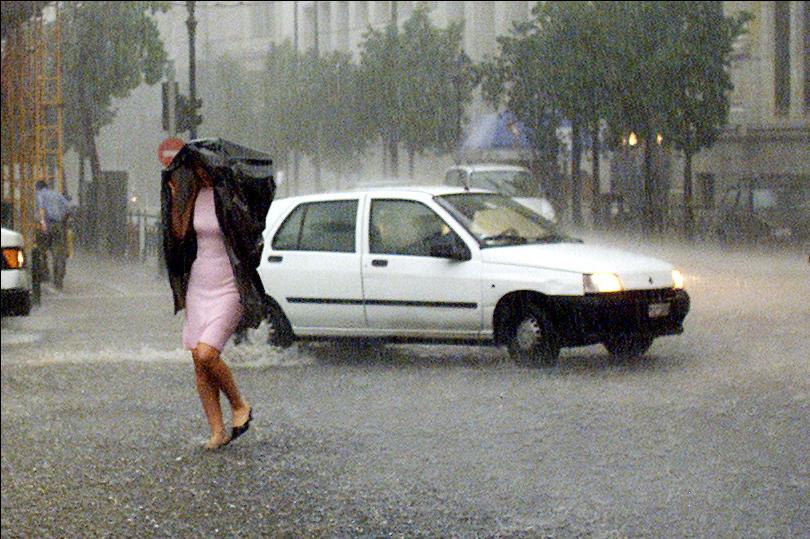 Αυγουστιάτικα μπουρίνια με πτώση της θερμοκρασίας