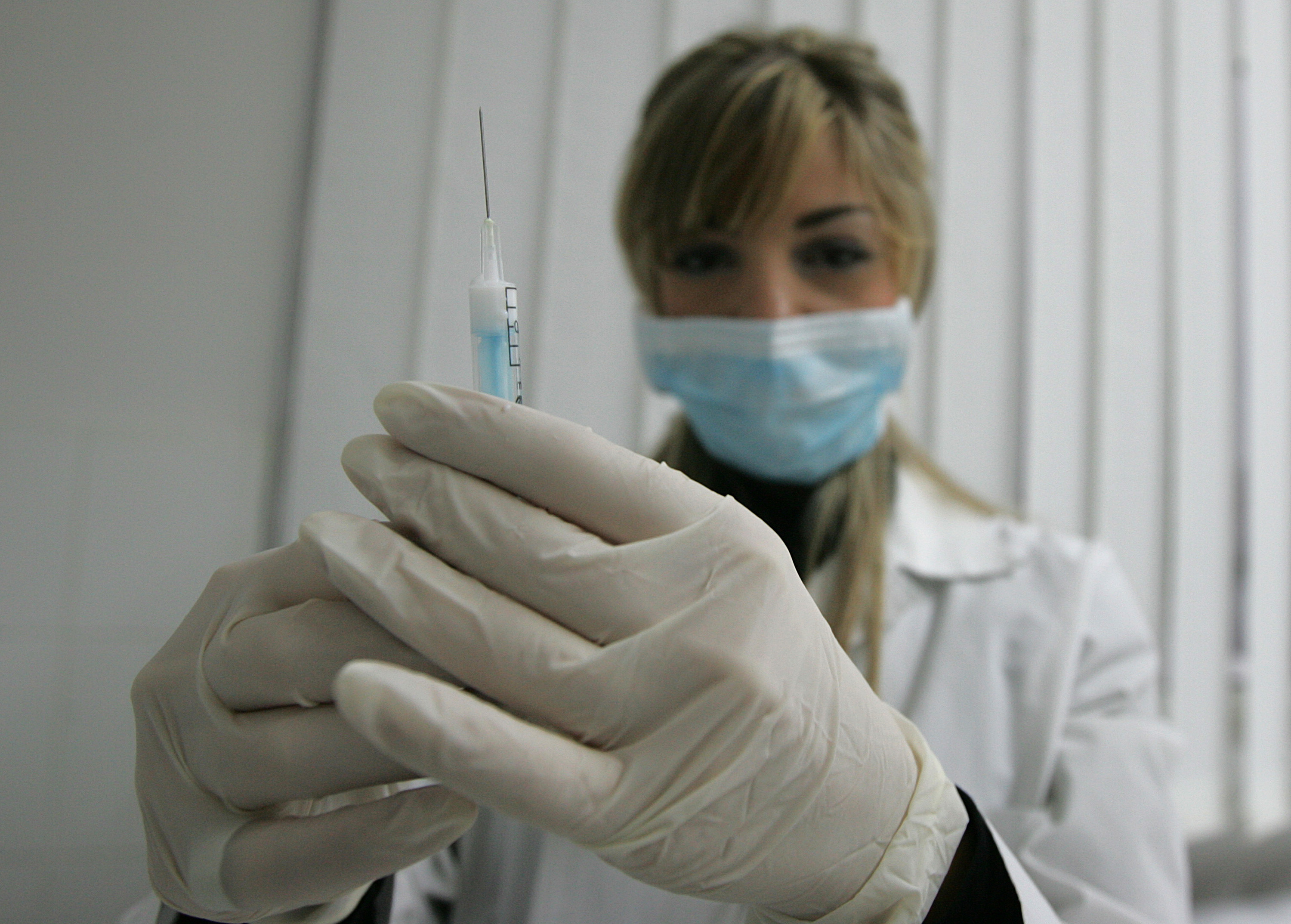 Ένας στους τέσσερις Έλληνες πιστεύει ότι τα εμβόλια δεν είναι ασφαλή