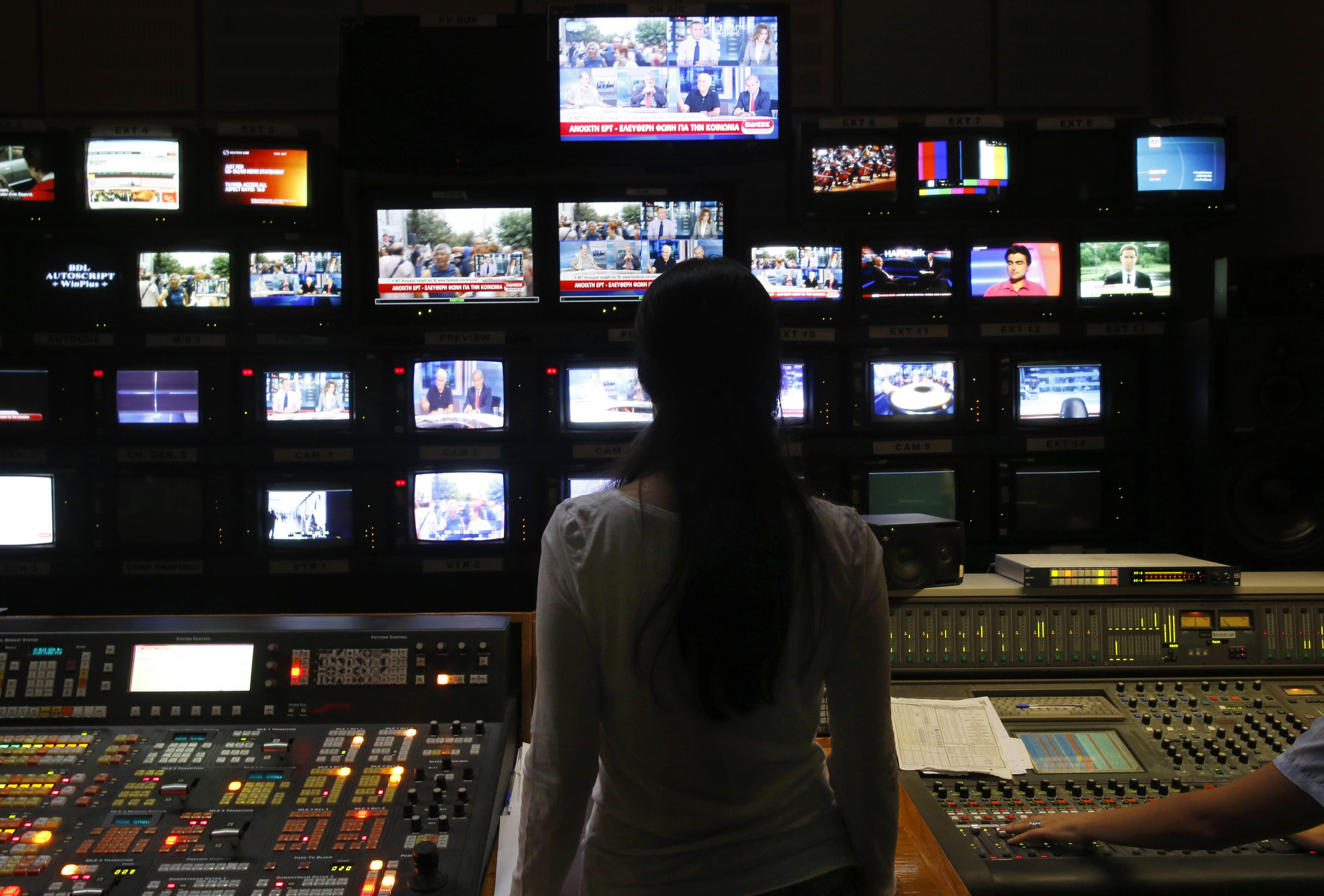 Ανησυχία στους εργαζόμενους των καναλιών που δεν πήραν άδεια