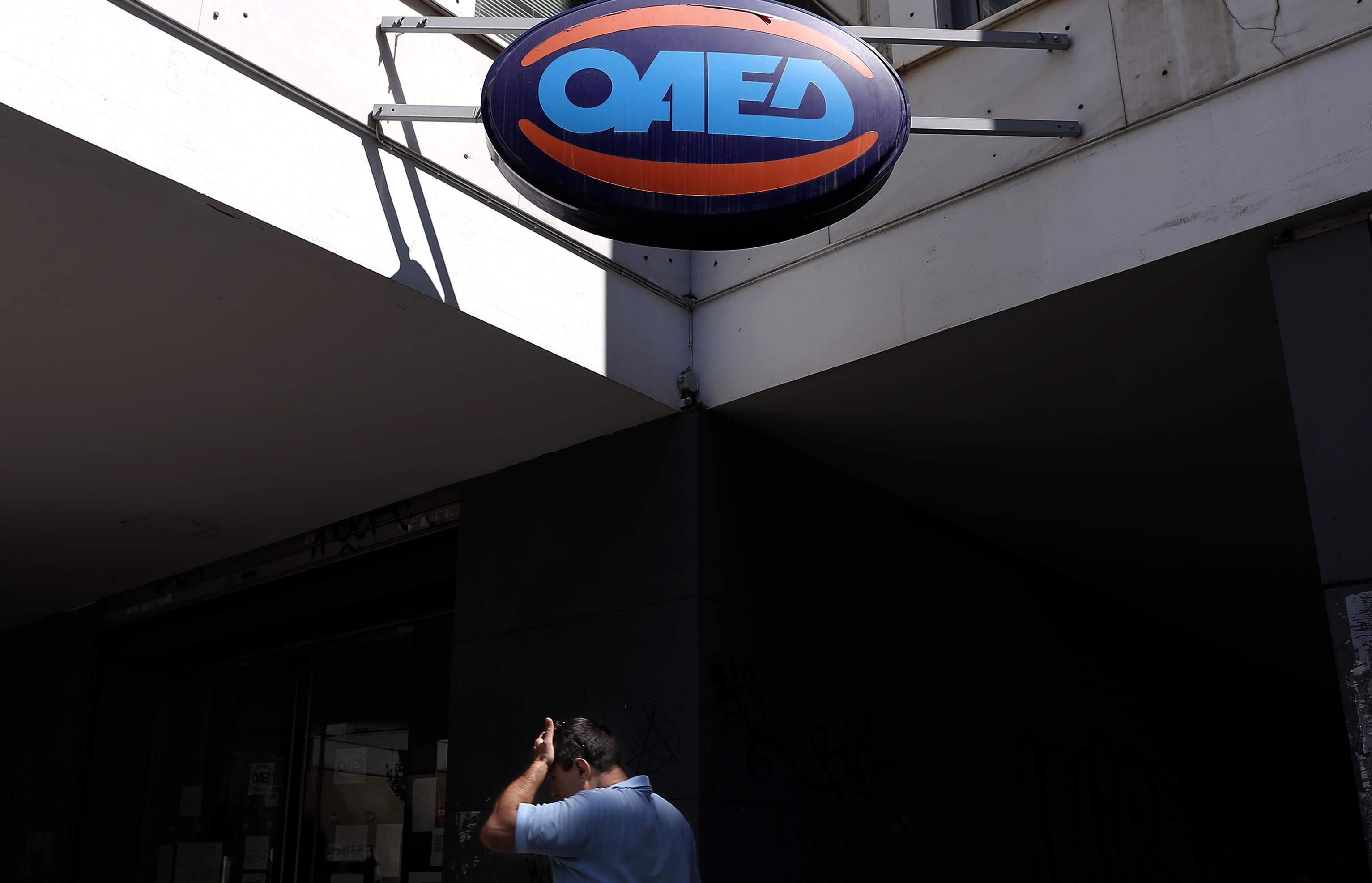 Μερική απασχόληση και εκ περιτροπής εργασία έριξαν οριακά την ανεργία