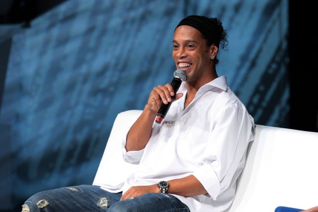 Ο Ροναλντίνιο θα «κρεμάσει τα παπούτσια» του μέσα στο 2017