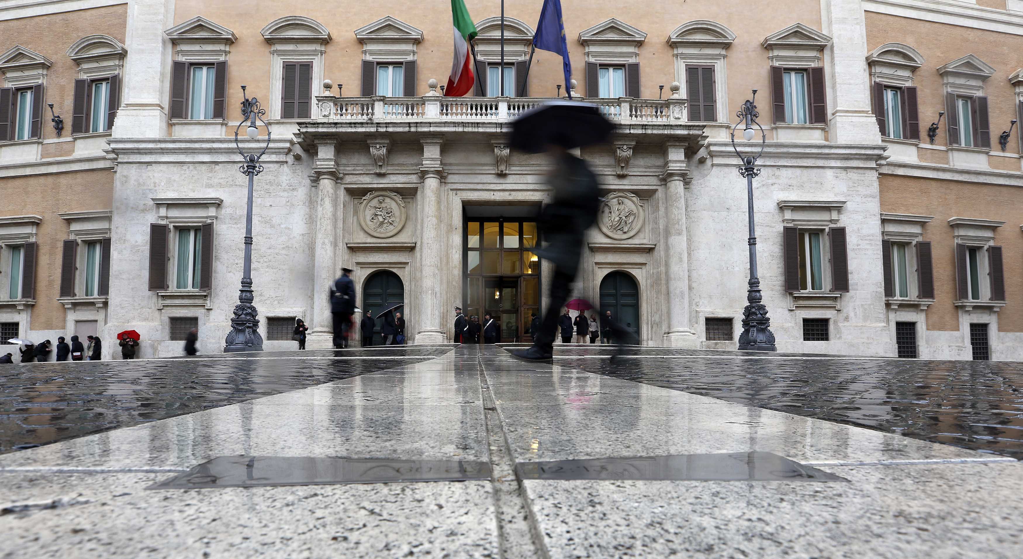 Στις 4 Δεκεμβρίου το δημοψήφισμα για τις συνταγματικές αλλαγές στην Ιταλία