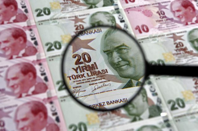 Η υποβάθμιση της Τουρκίας από τη Moody’s βουλιάζει την τουρκική αγορά