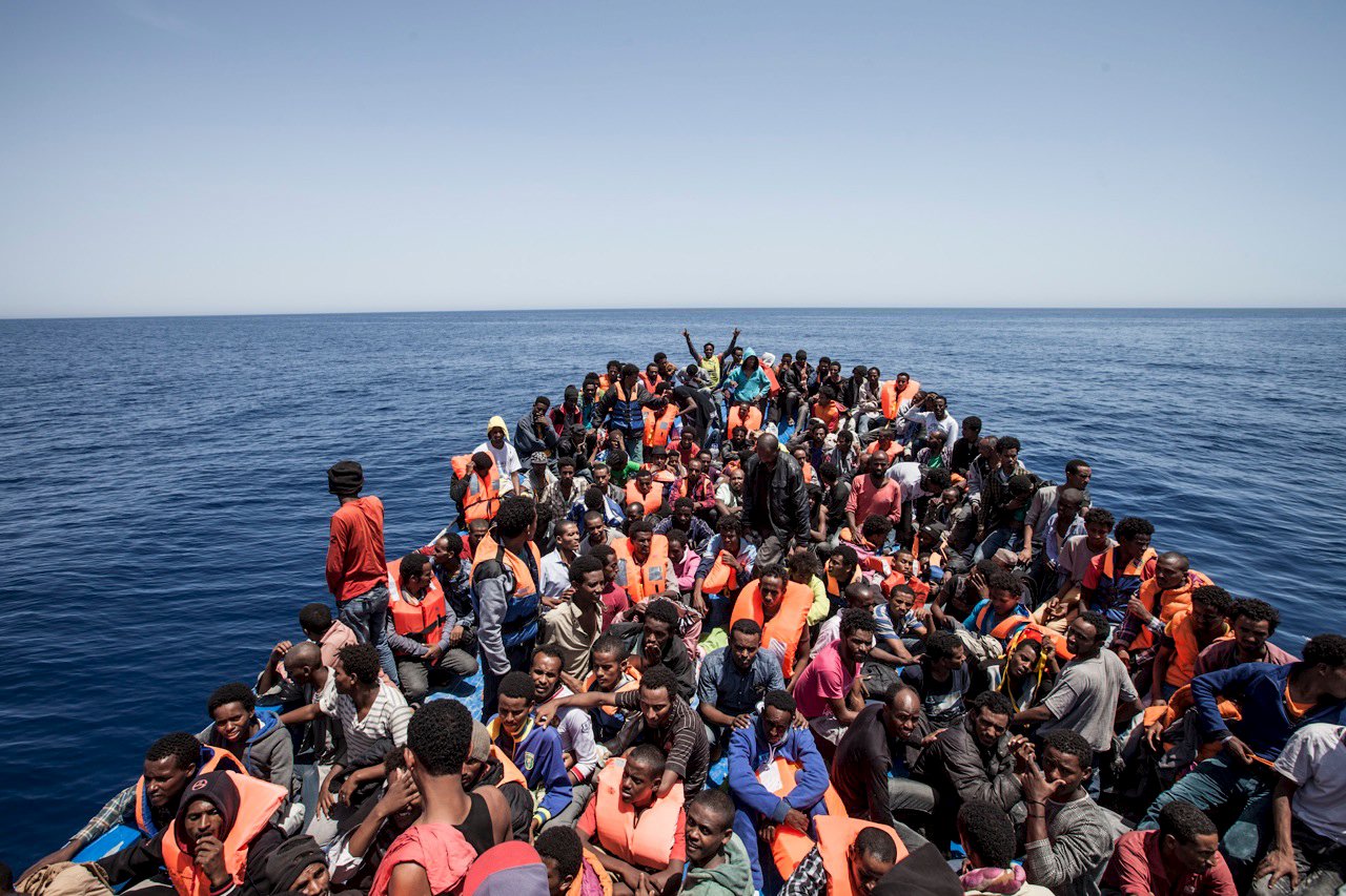 Ανάσυρση 15 σορών στα ανοικτά της Λιβύης, περισυλλογή 2.700 από σκάφη