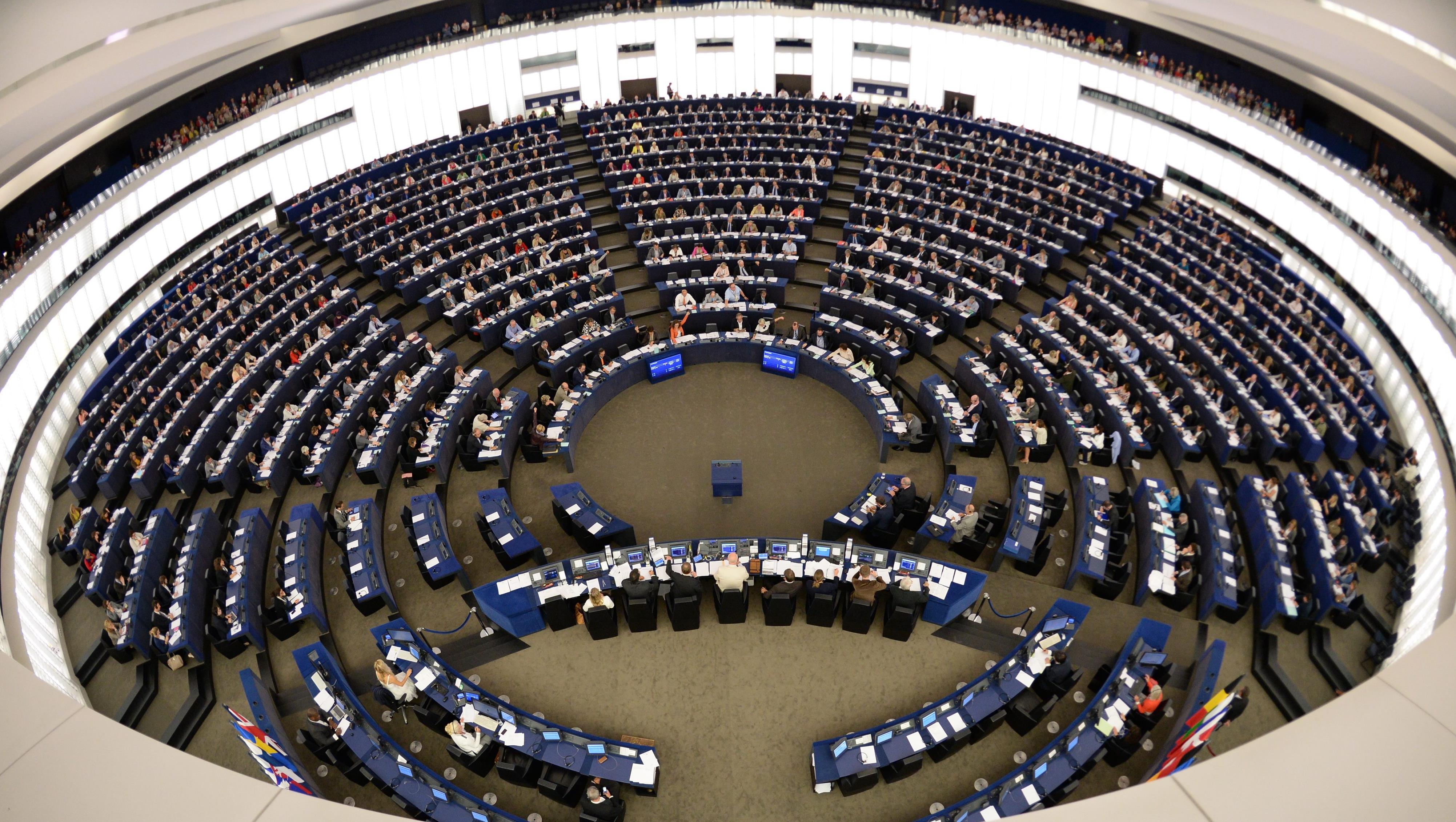 Στρασβούργο: Ψήφισμα στήριξης σε Ελλάδα-Ιταλία