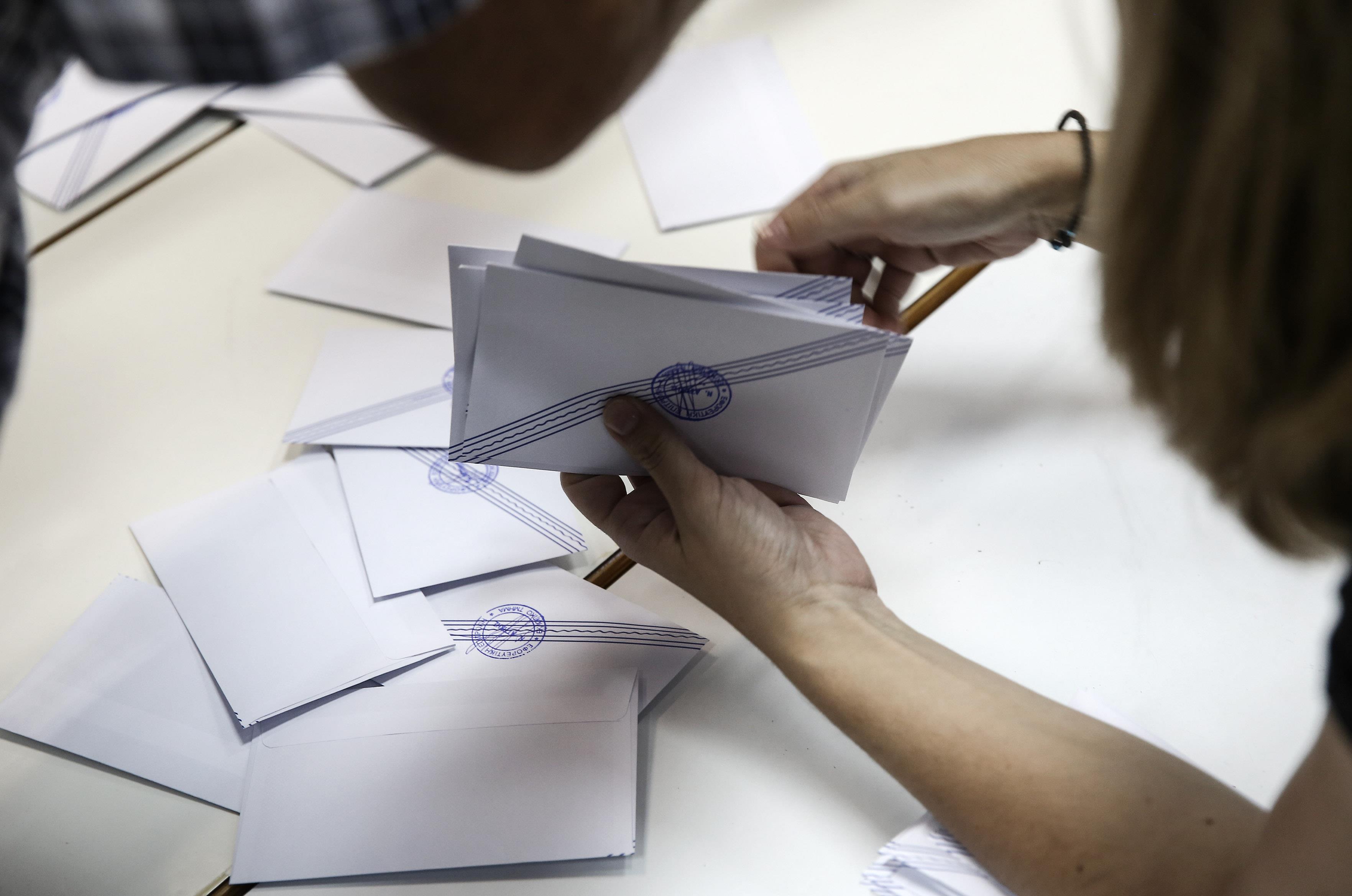 Ανοιγμα ψαλίδας 12,5 μονάδων υπέρ της ΝΔ