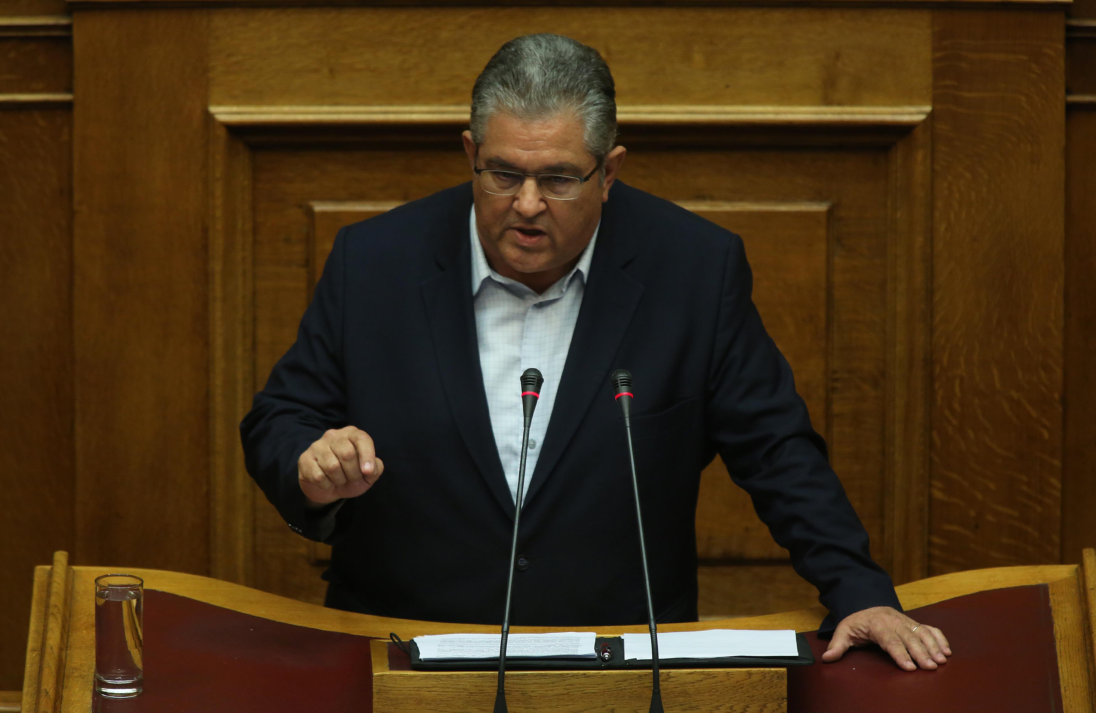 ΚΚΕ: Πολιτικός πόλεμος για το ποιος θα έχει το πάνω χέρι στη μοιρασιά των καναλιών