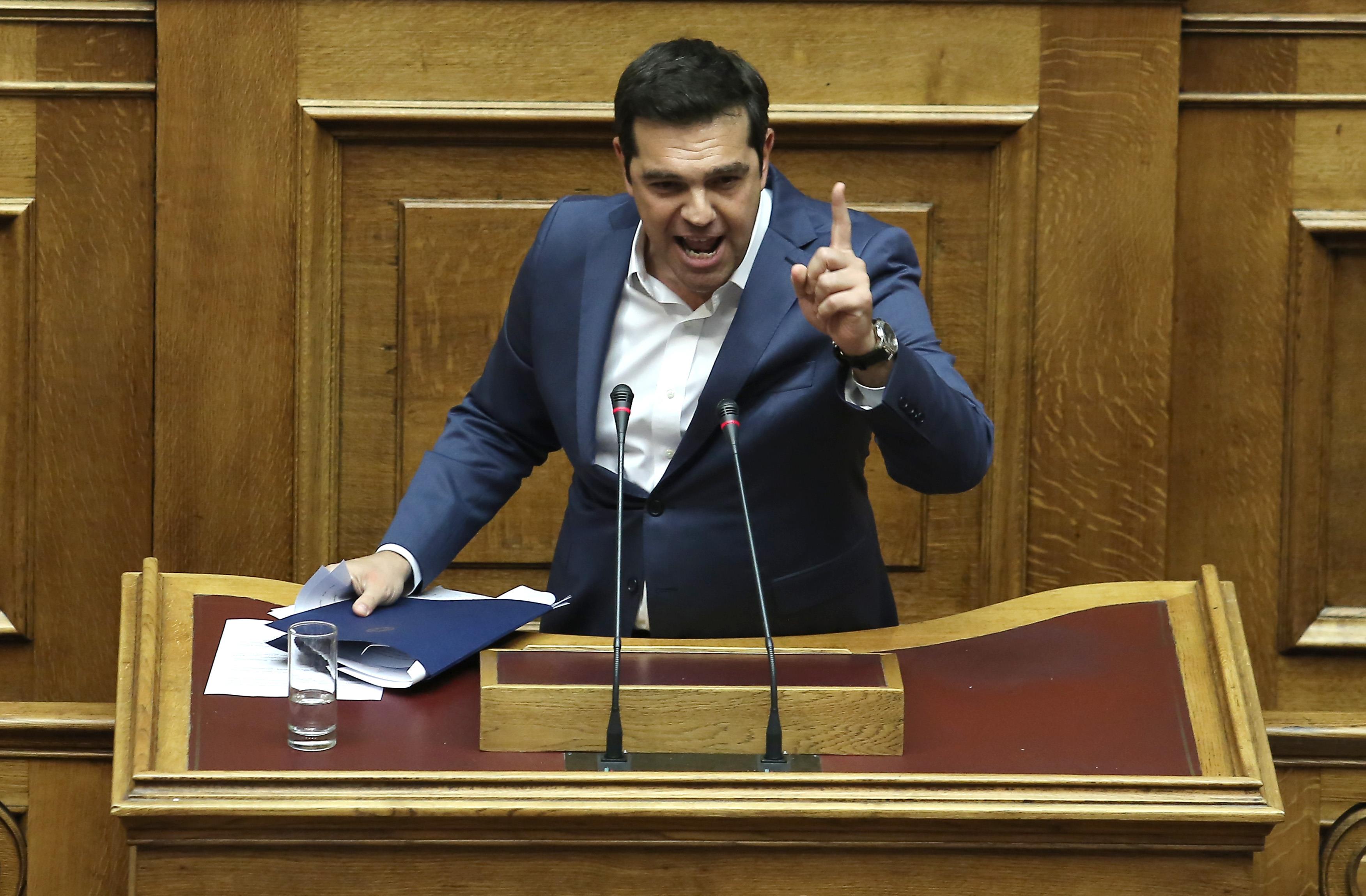 Τσίπρας κατά ΝΔ: Τα επιχειρήματά σας για τις τηλεοπτικές άδειες τελειώνουν