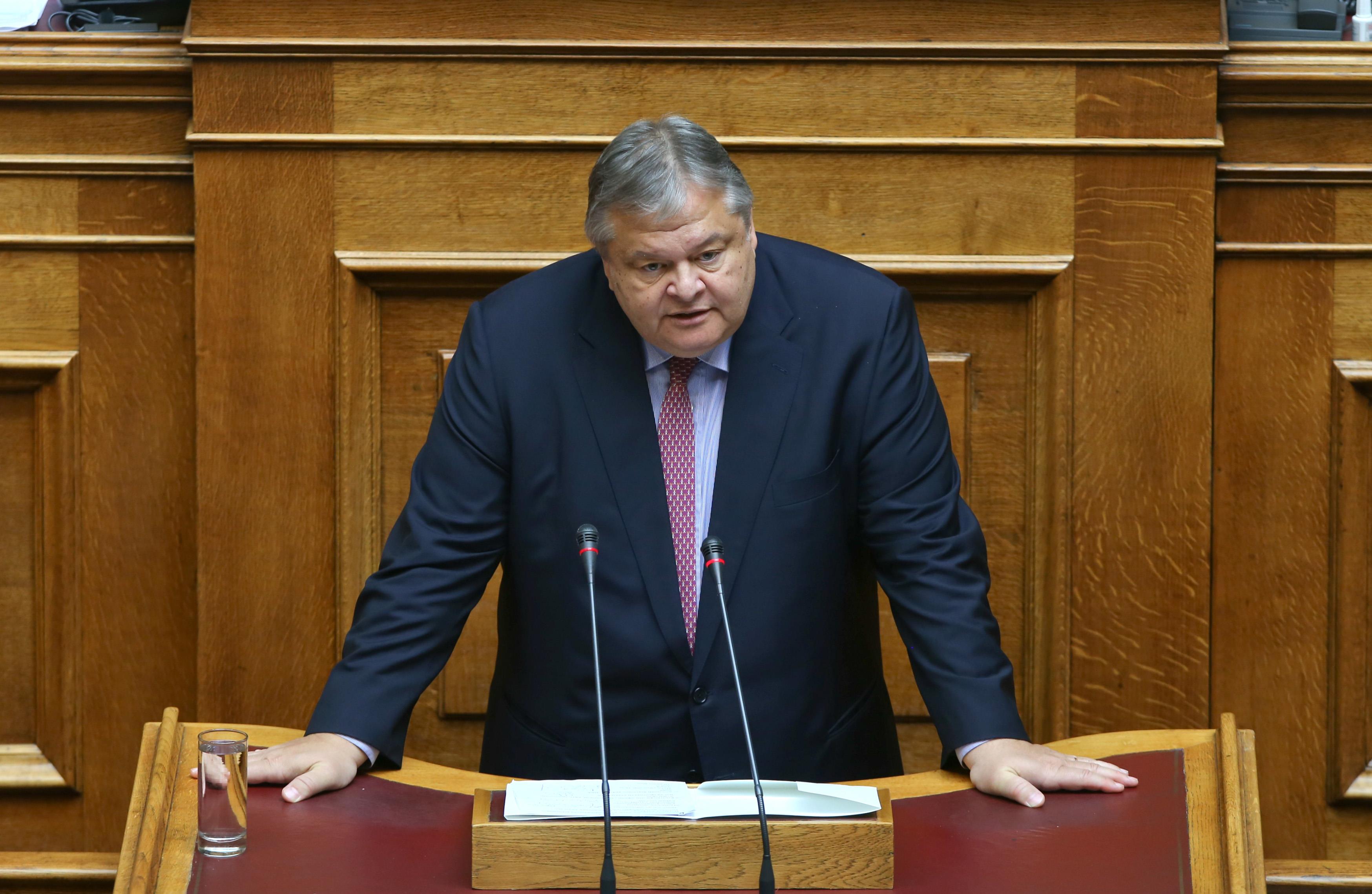 Βενιζέλος για τηλεοπτικές άδειες: Τώρα αρχίζουν τα δύσκολα