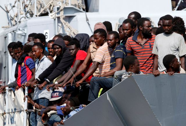 Χιλιάδες μετανάστες διασώζονται καθημερινά ανοικτά της Ιταλίας