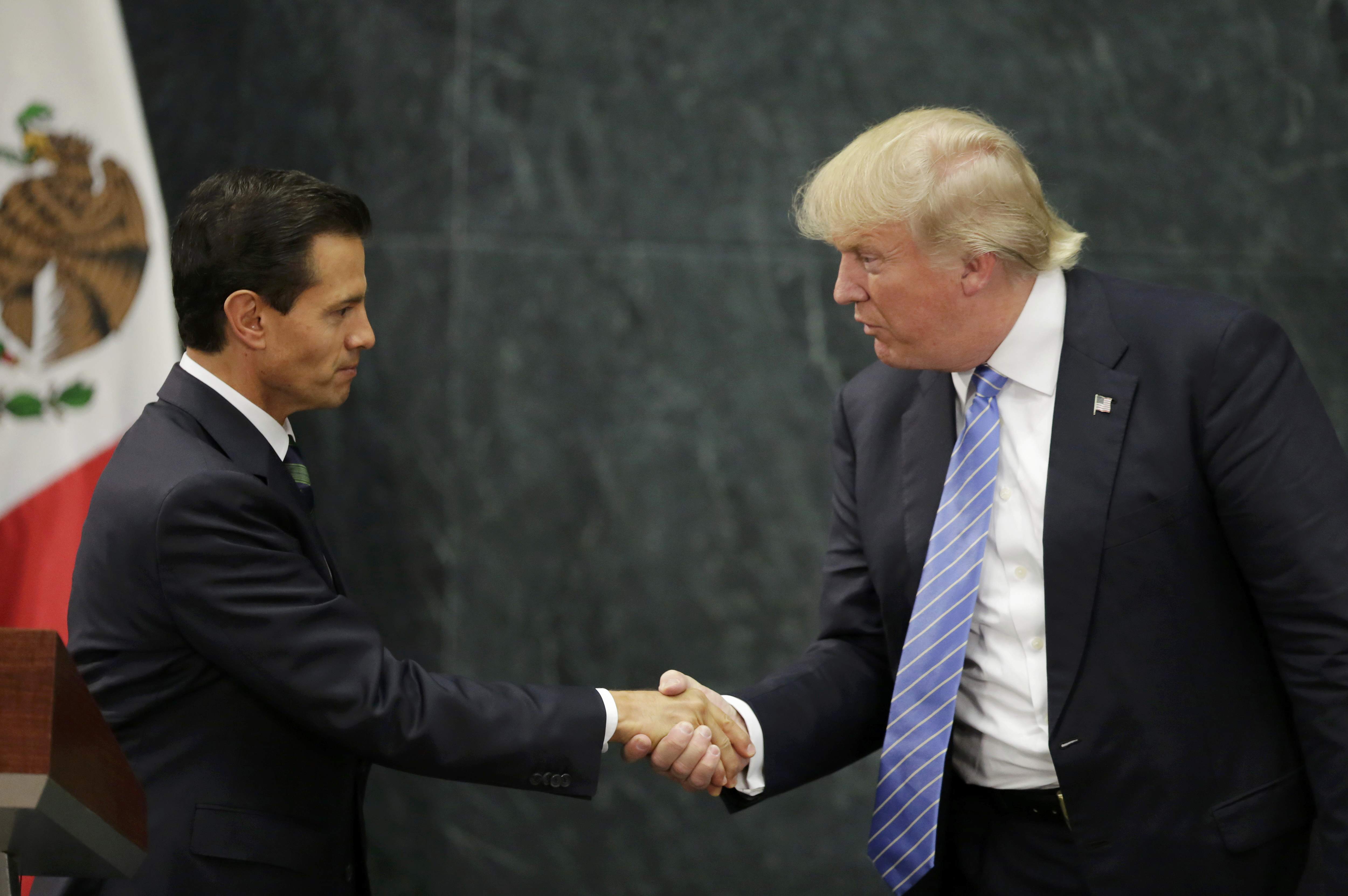 Ο Τραμπ είδε τον πρόεδρο του Μεξικού και μετά του χρέωσε ένα τείχος