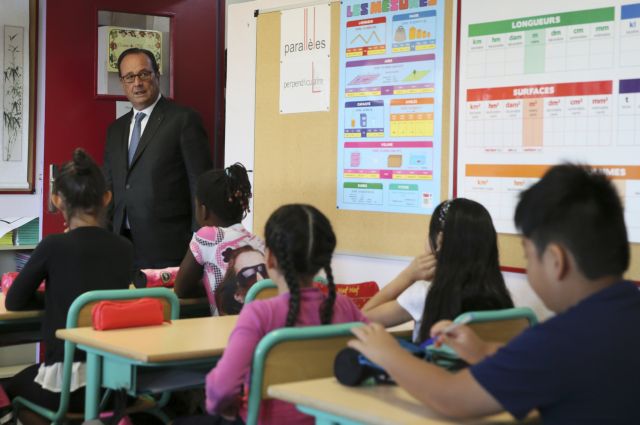 Υπό δρακόντεια μέτρα ασφαλείας γυρίζουν οι γάλλοι μαθητές στα θρανία