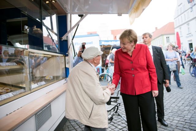 Σε ελεύθερη πτώση η δημοτικότητα της Μέρκελ εν όψει των τοπικών εκλογών