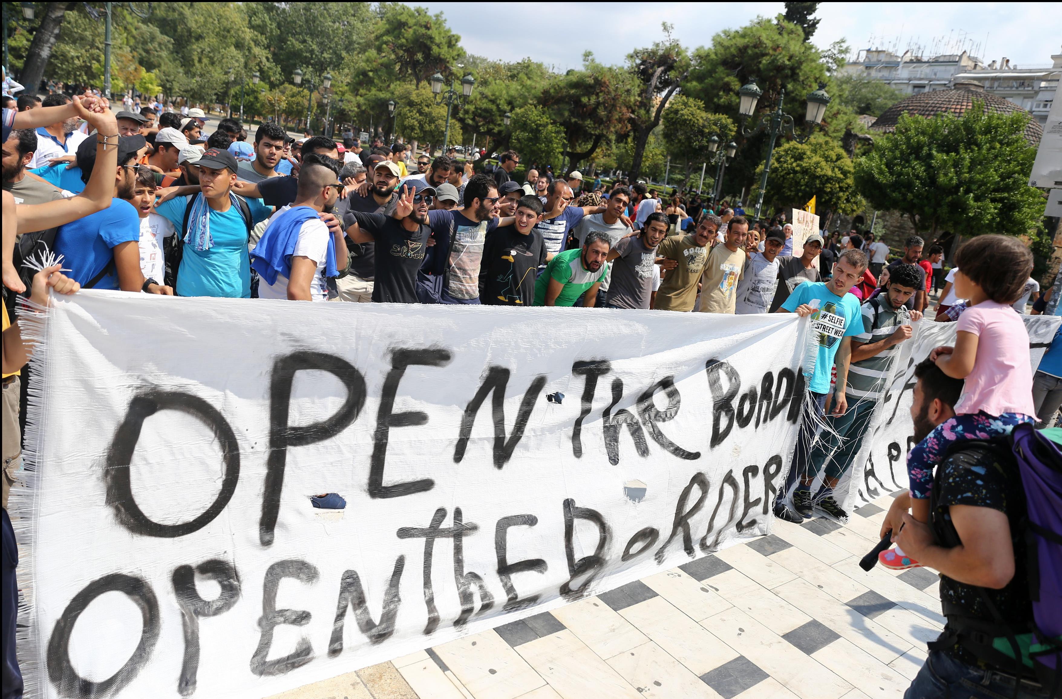 Συγκέντρωσεις προσφύγων σε Λέσβο, Χίο και Θεσσαλονίκη