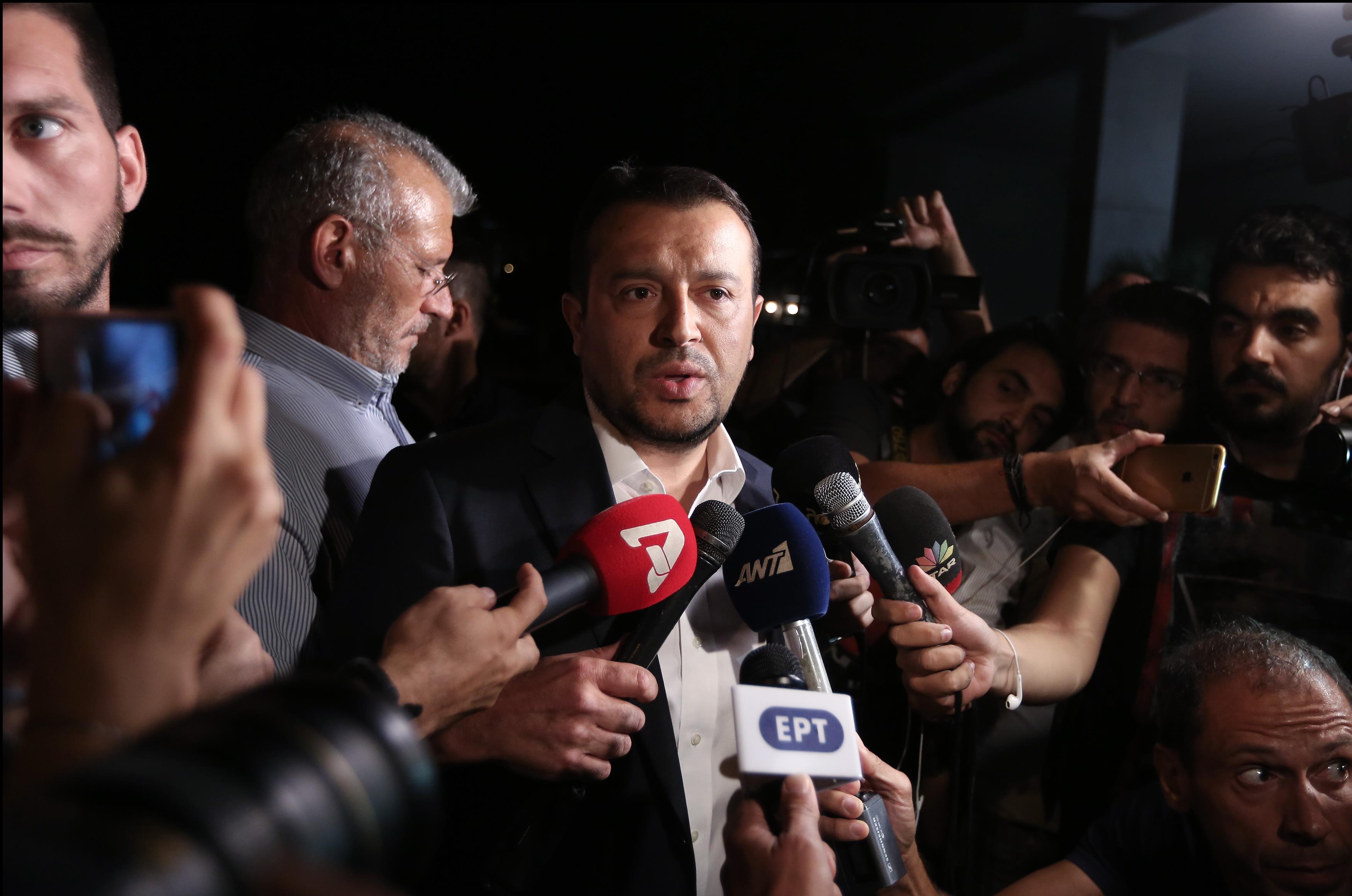 Στον αέρα χιλιάδες εργαζόμενοι στα κανάλια που δεν πήραν άδεια