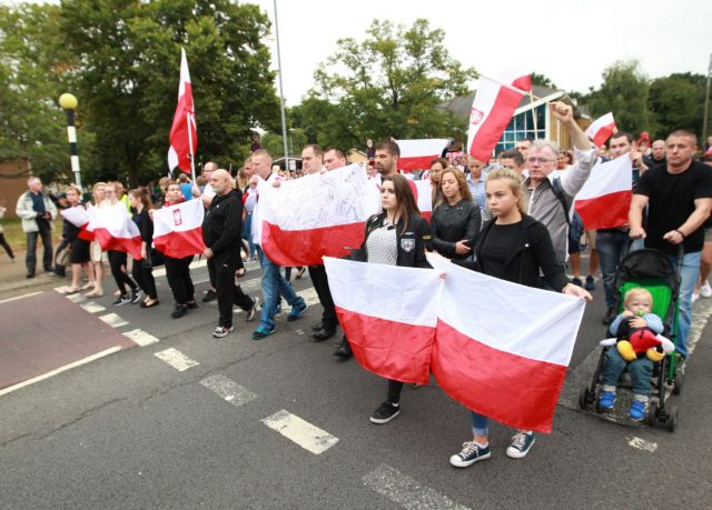 Νέες επιθέσεις κατά Πολωνών στη Βρετανία, ανησυχεί η Βαρσοβία