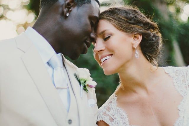 Ο Τζρου Χόλιντεϊ αφήνει το NBA για να συμπαρασταθεί στη γυναίκα του