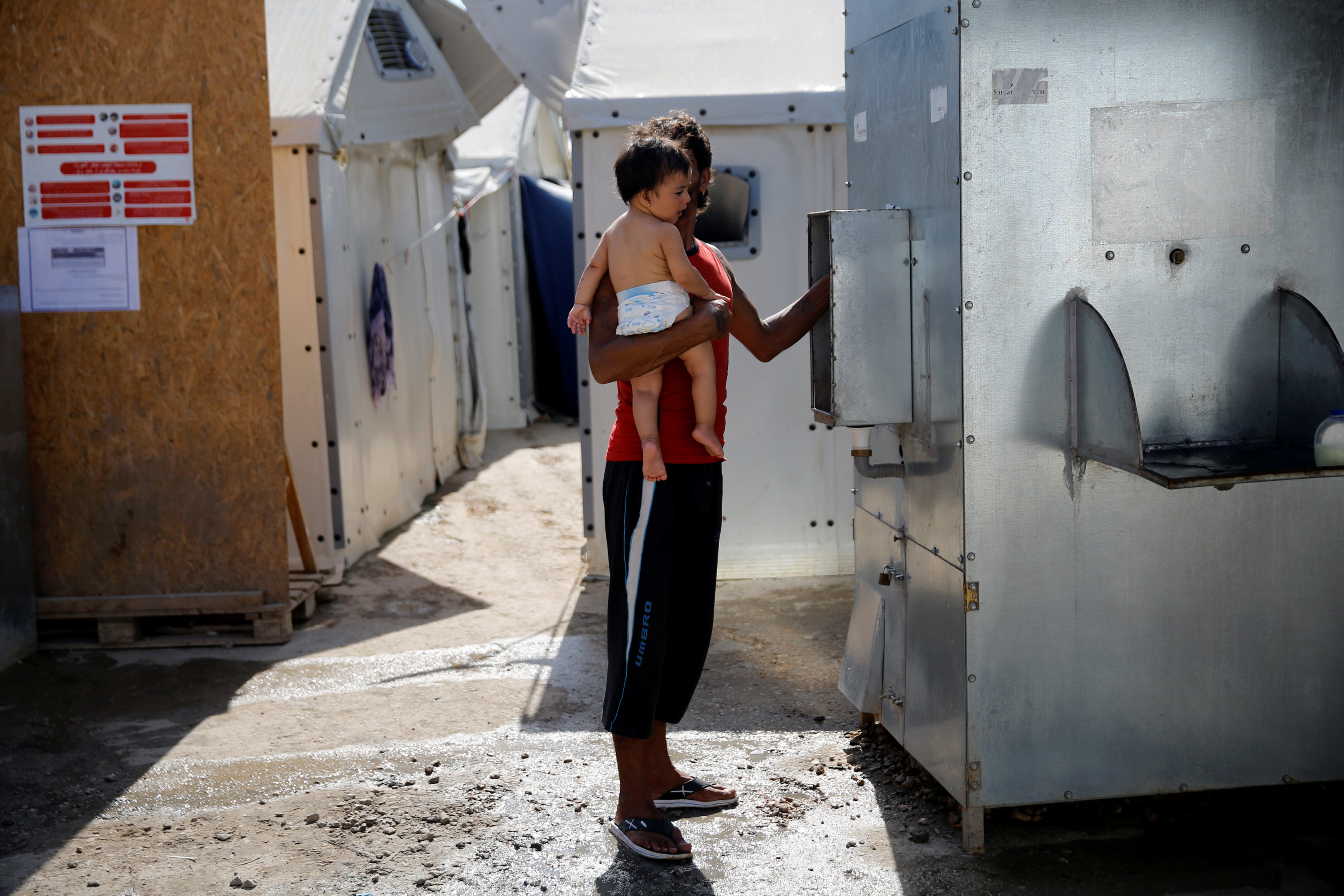 Διπλασιάζει η ΕΕ τη χρηματοδότηση στην Ελλάδα για το προσφυγικό