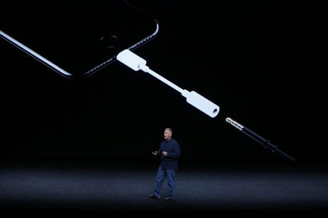 Αδύνατη η ταυτόχρονη σύνδεση ακουστικών/φορτιστή στο νέο iPhone