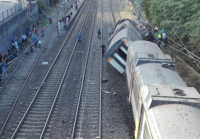 Τουλάχιστον τέσσερις νεκροί από εκτροχιασμό τρένου στη βόρεια Ισπανία