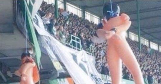 Αγανάκτηση στη Σκωτία για τις φουσκωτές κούκλες που… αυτοκτονούσαν στο «Old Firm»