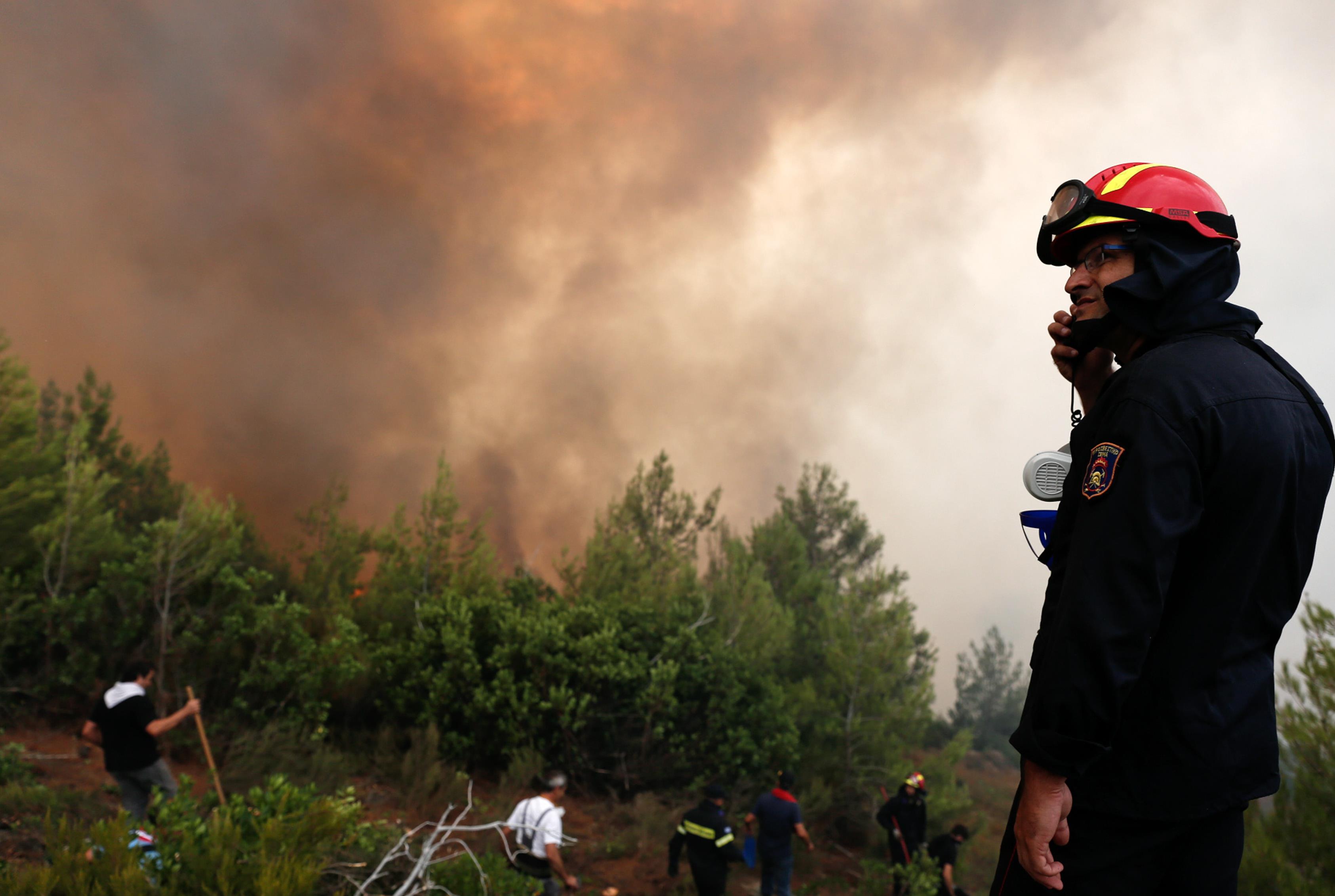 Σε εξέλιξη πυρκαγιά στο Ρέθυμνο – Υπό μερικό έλεγχο φωτιές σε Λέσβο-Χίο
