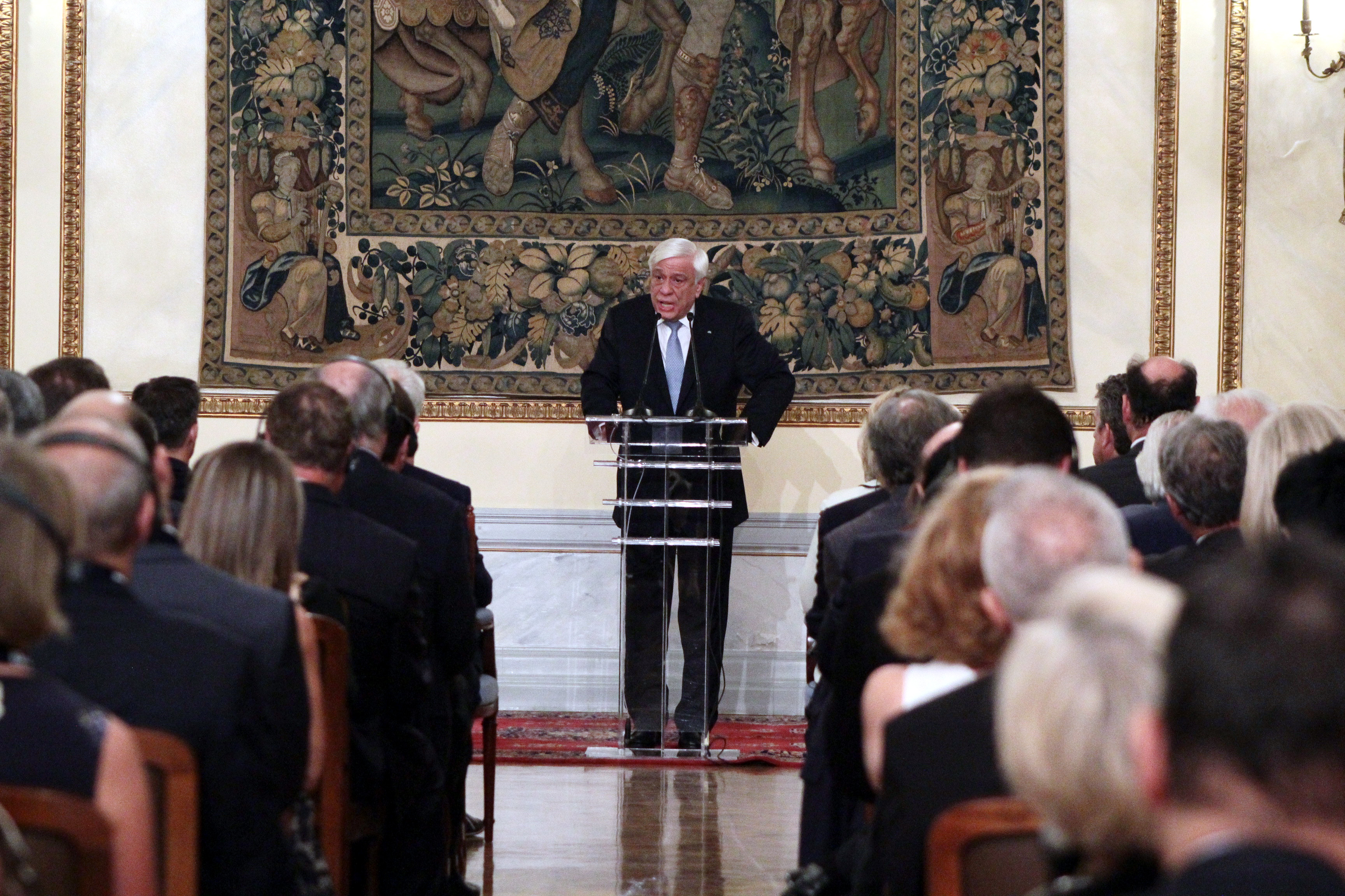 Πρόεδρος: Η κατάρρευση του κοινωνικού κράτους επικίνδυνη για την δημοκρατία