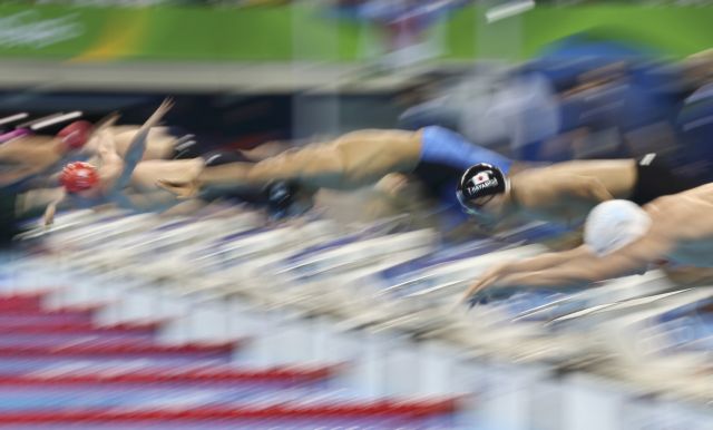 Στους τελικούς οι κολυμβητές Μιχαλεντζάκης και Μακροδημήτρης