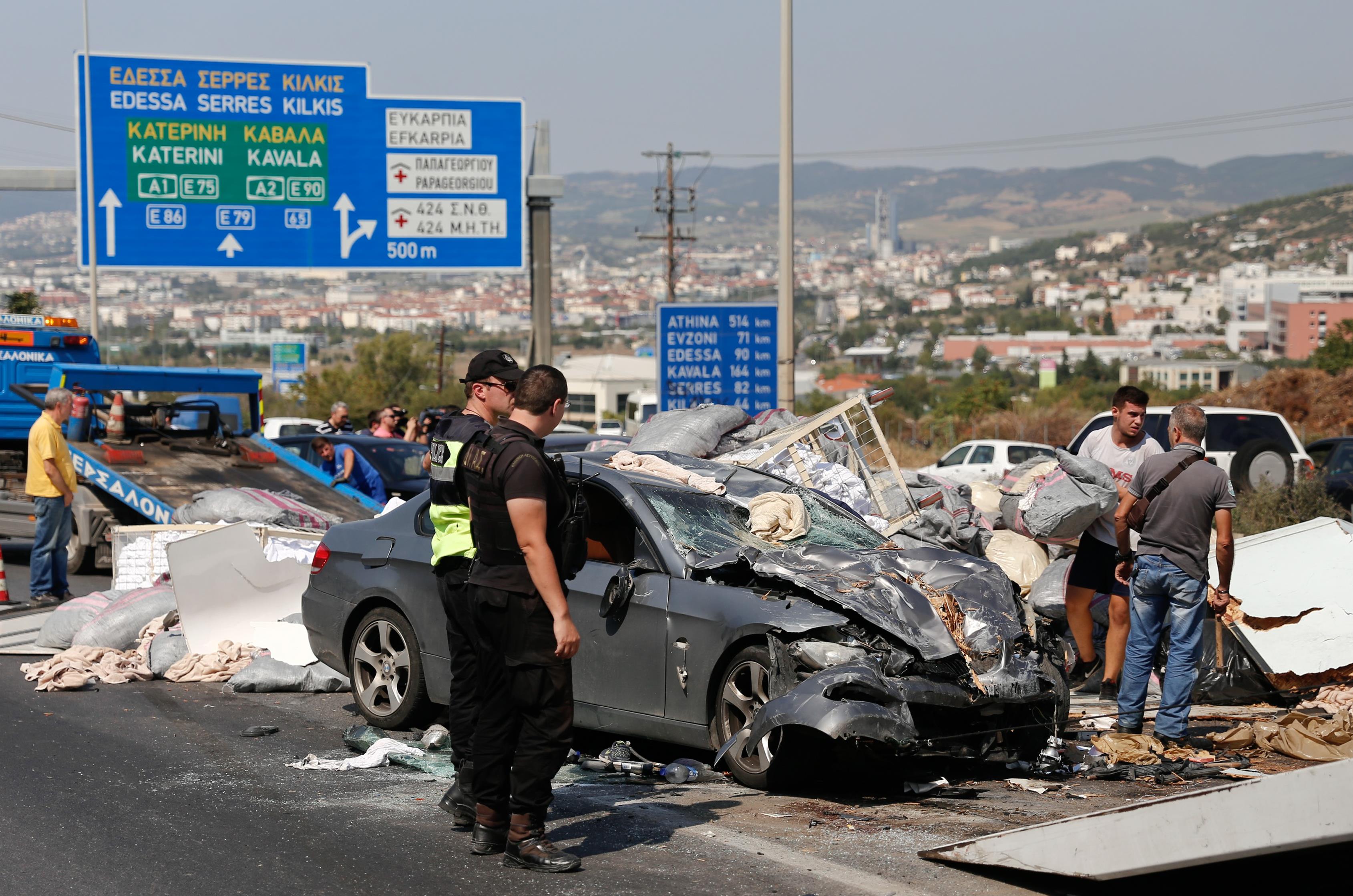 Ένας νεκρός και τέσσερις τραυματίες σε τροχαίο στην περιφερειακή της Θεσσαλονίκης
