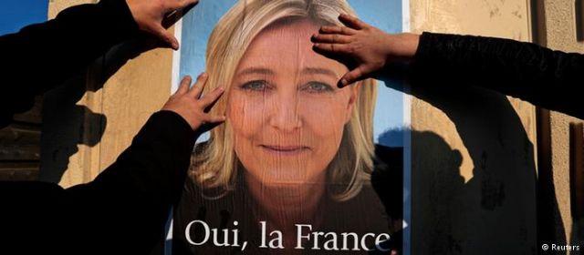 Προεκλογική «φιέστα» Λεπέν στην Κυανή Ακτή