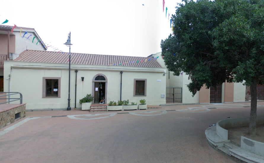 «Ο δήμαρχος δεν μπορεί να έρθει στο τηλέφωνο, σκουπίζει δρόμους»