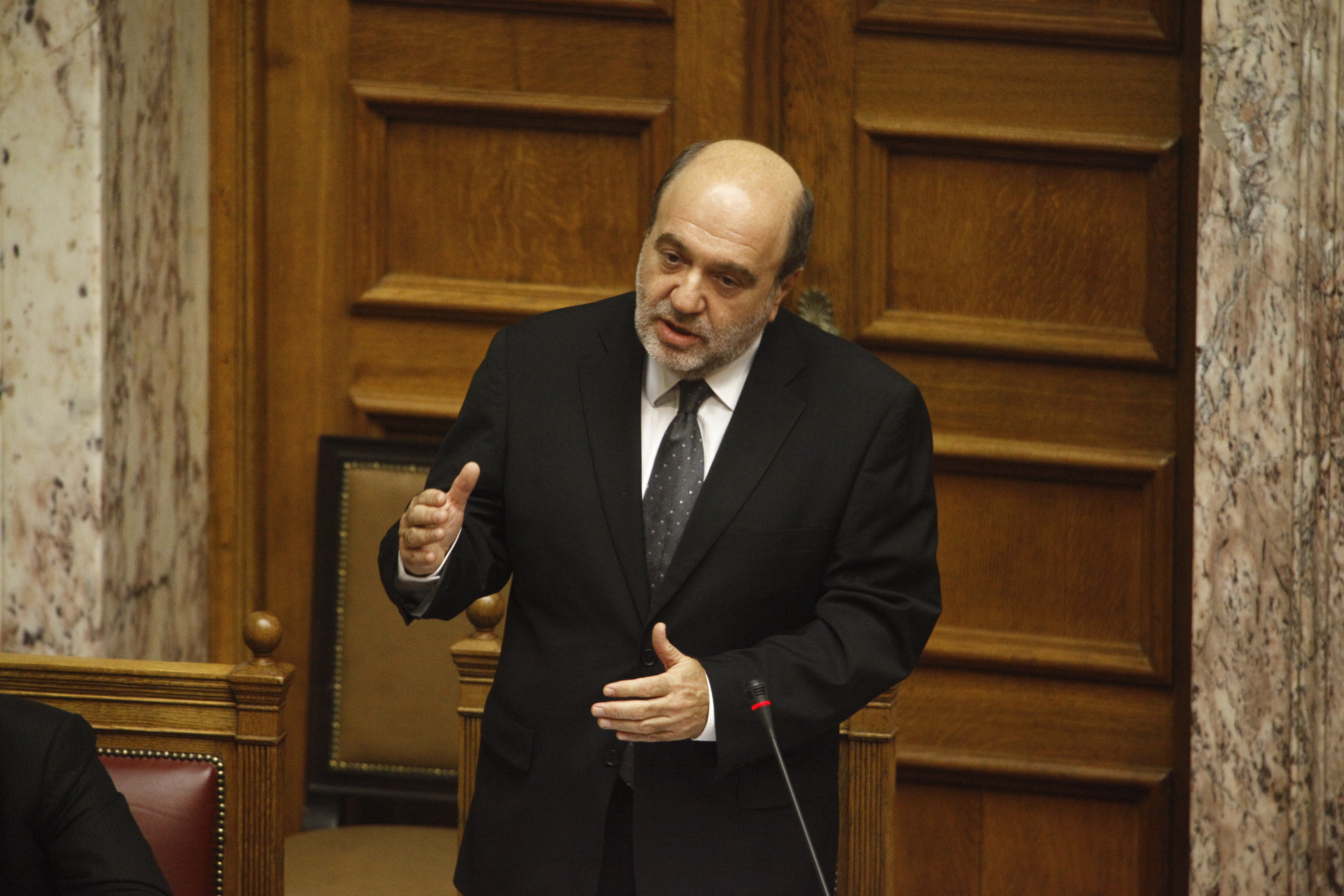 Αλεξιάδης: Ο ακατάσχετος λογαριασμός θα προχωρήσει