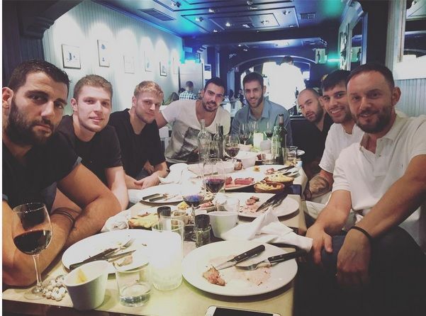 Το μπάσκετ ενώνει, στο ίδιο τραπέζι «πράσινοι» και «ερυθρόλευκοι»