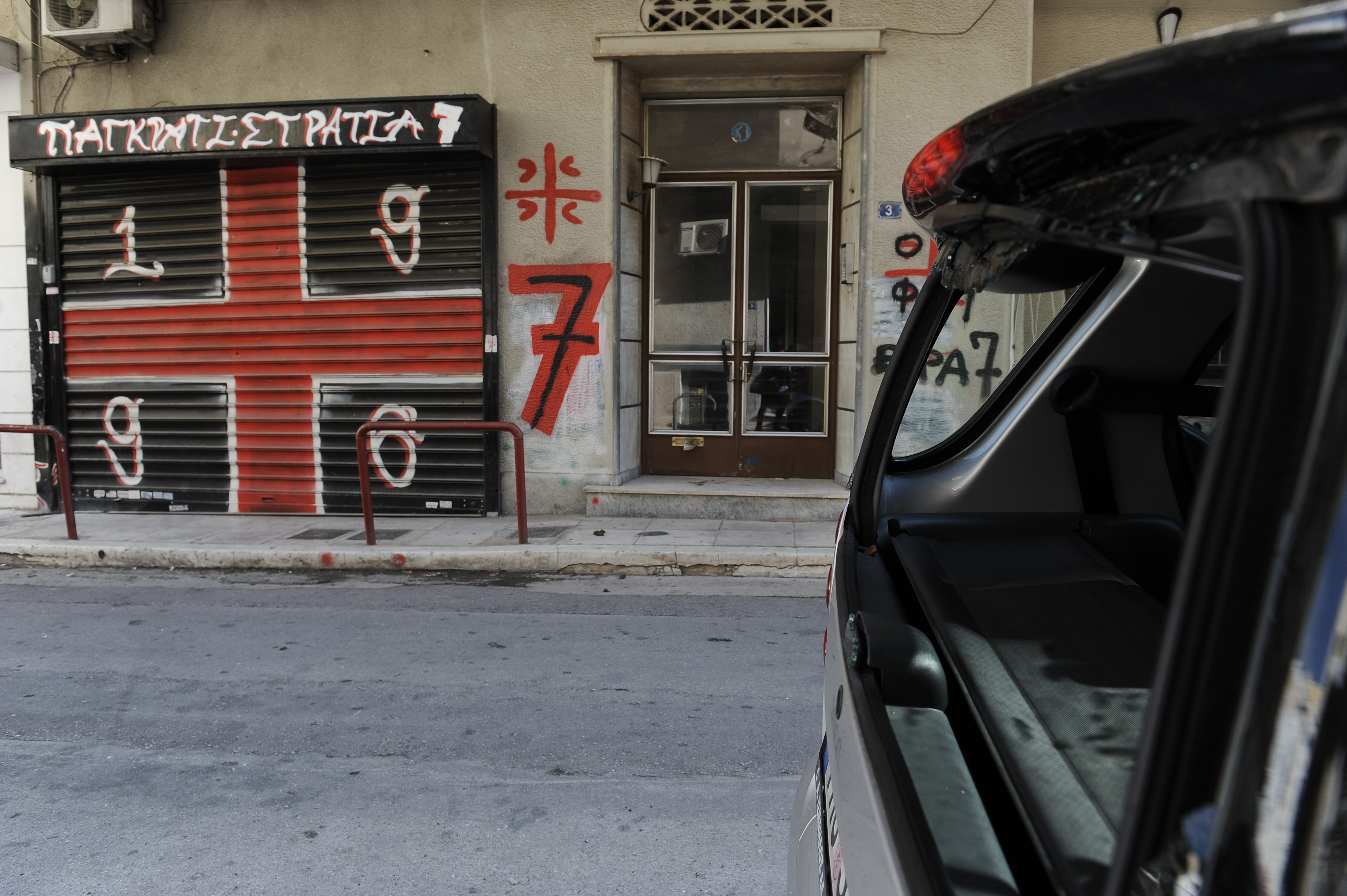 Επίθεση με χειροβομβίδα στα γραφεία συνδέσμου φιλάθλων Ολυμπιακού στο Παγκράτι