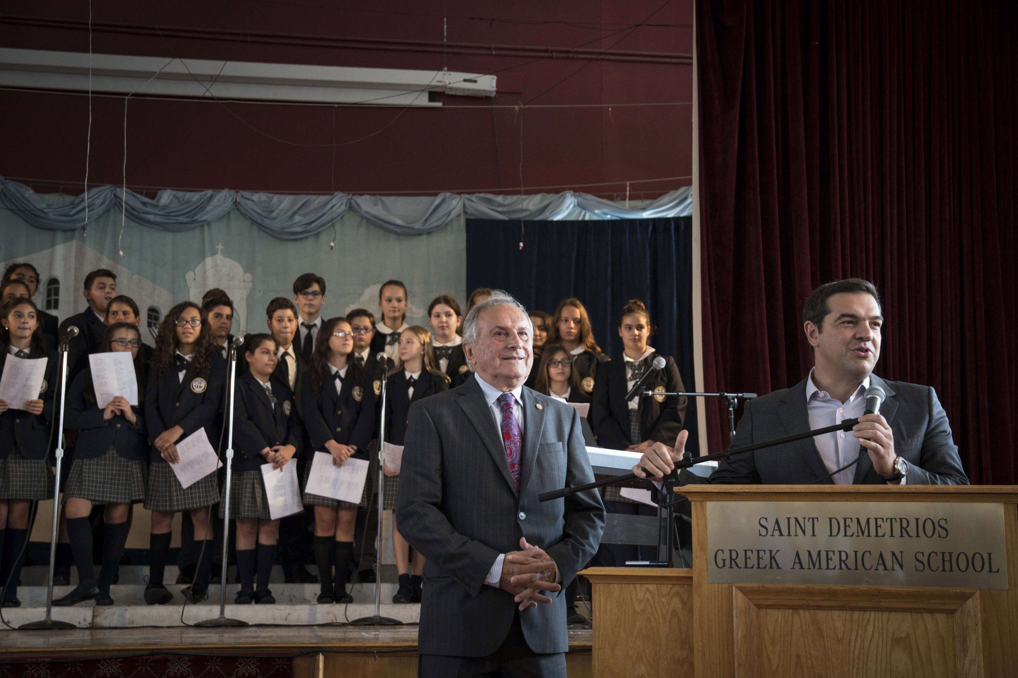 Μαθήτρια λιποθύμησε σε ομιλία του Τσίπρα στην Αστόρια