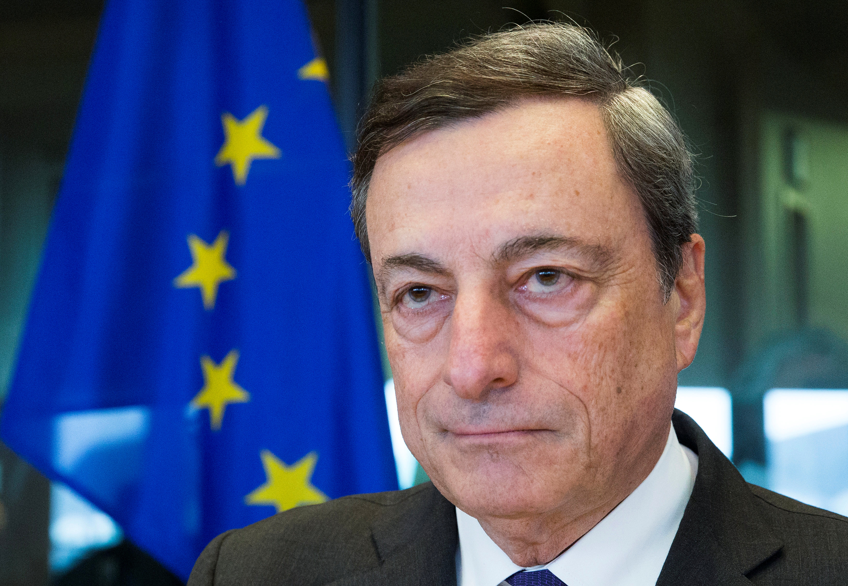 Ντράγκι: Επιβραδύνονται οι ρυθμοί ανάπτυξης στην Ευρωζώνη