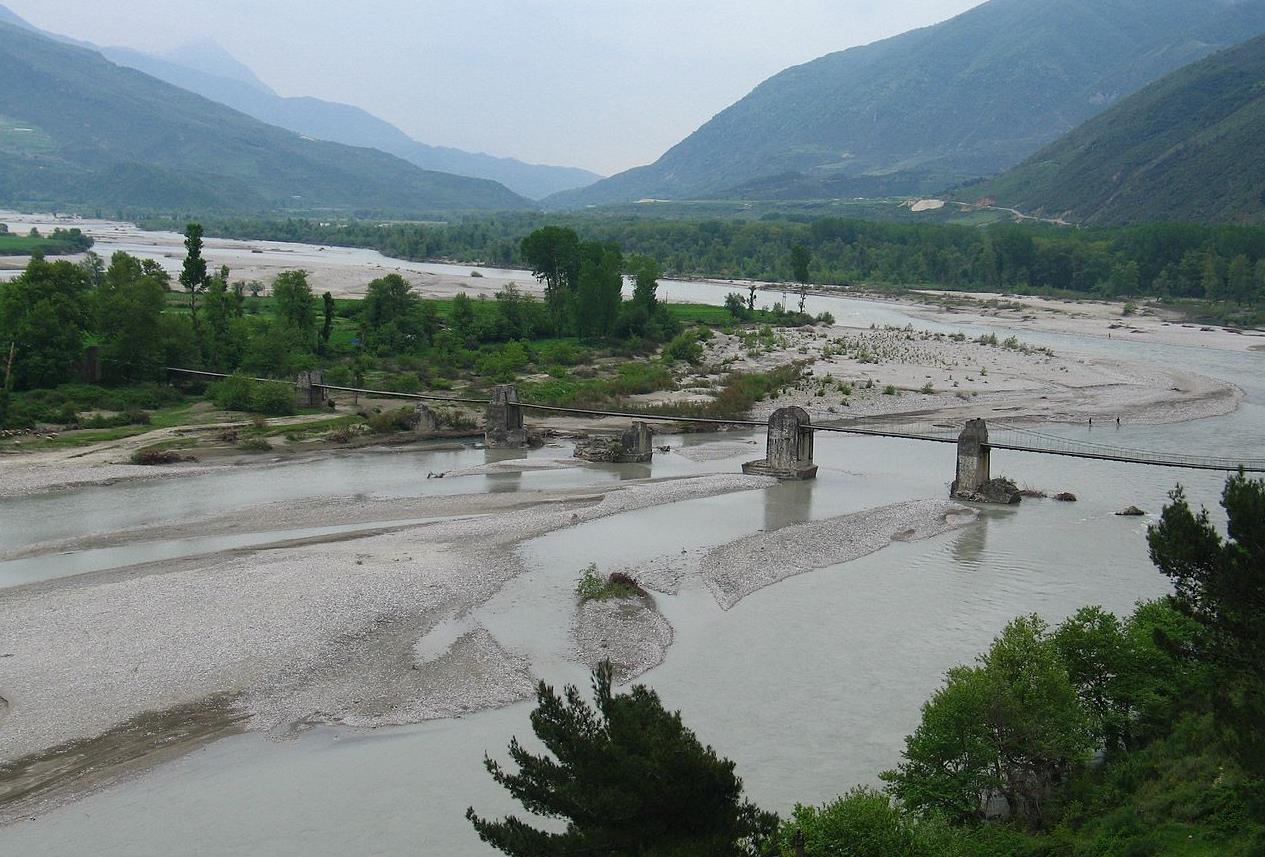 Κατακραυγή για φράγμα της Αλβανίας στο τελευταίο ελεύθερο ποτάμι της Ευρώπης