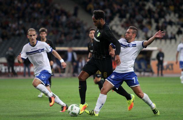 Έ«Χ»ασε την ευκαιρία να μείνει μόνη πρώτη η ΑΕΚ