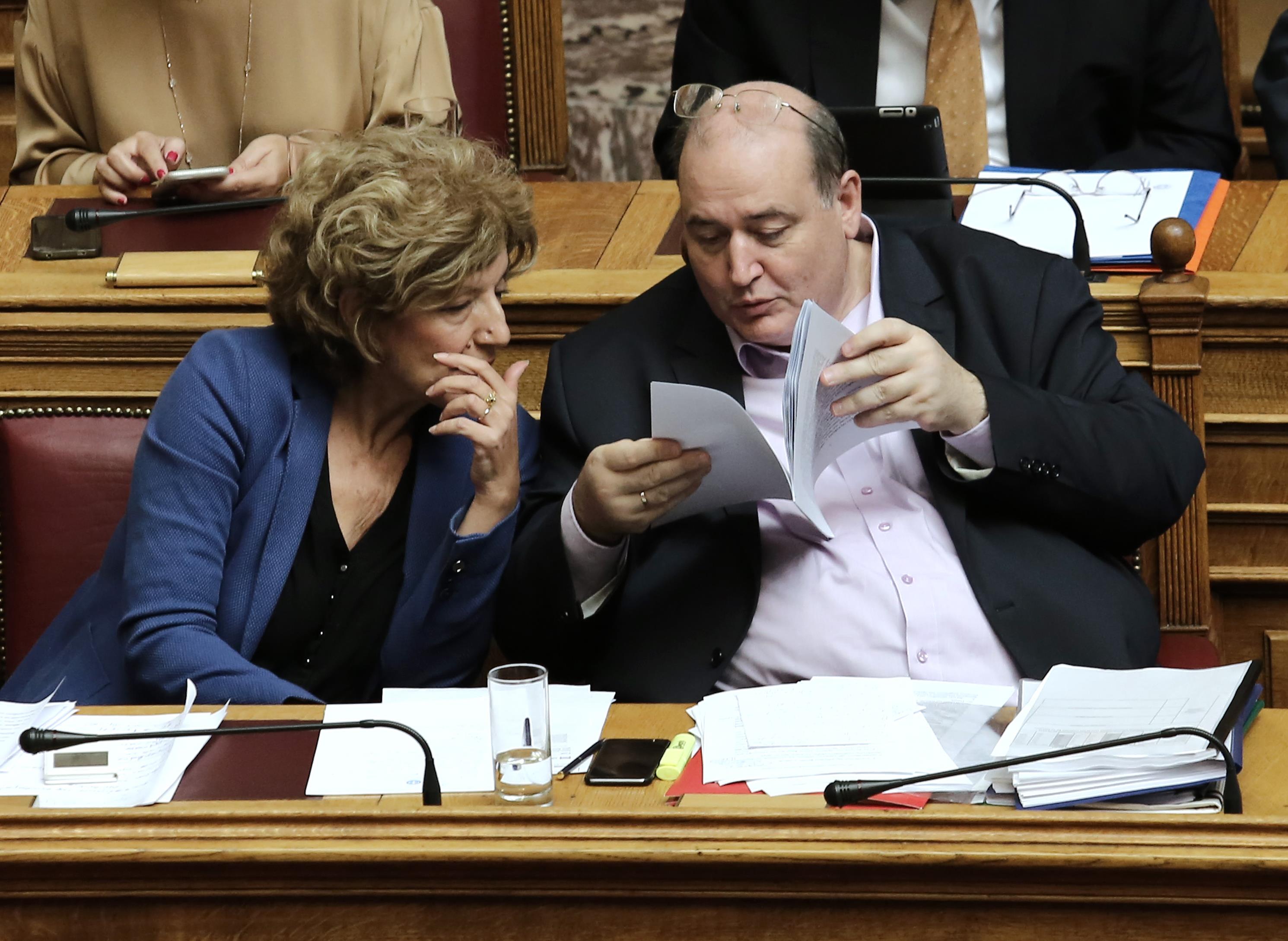 Χατζιδάκις, Άσιμος, Όσκαρ Ουάιλντ και Ριάνα για πιο ελκυστικά Θρησκευτικά