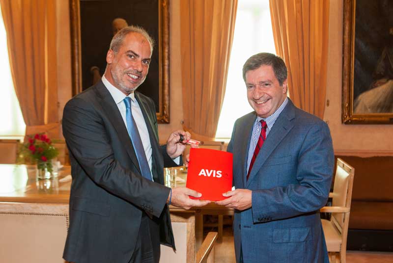 H Avis στηρίζει έμπρακτα το έργο του Δήμου Αθηναίων για τους πρόσφυγες