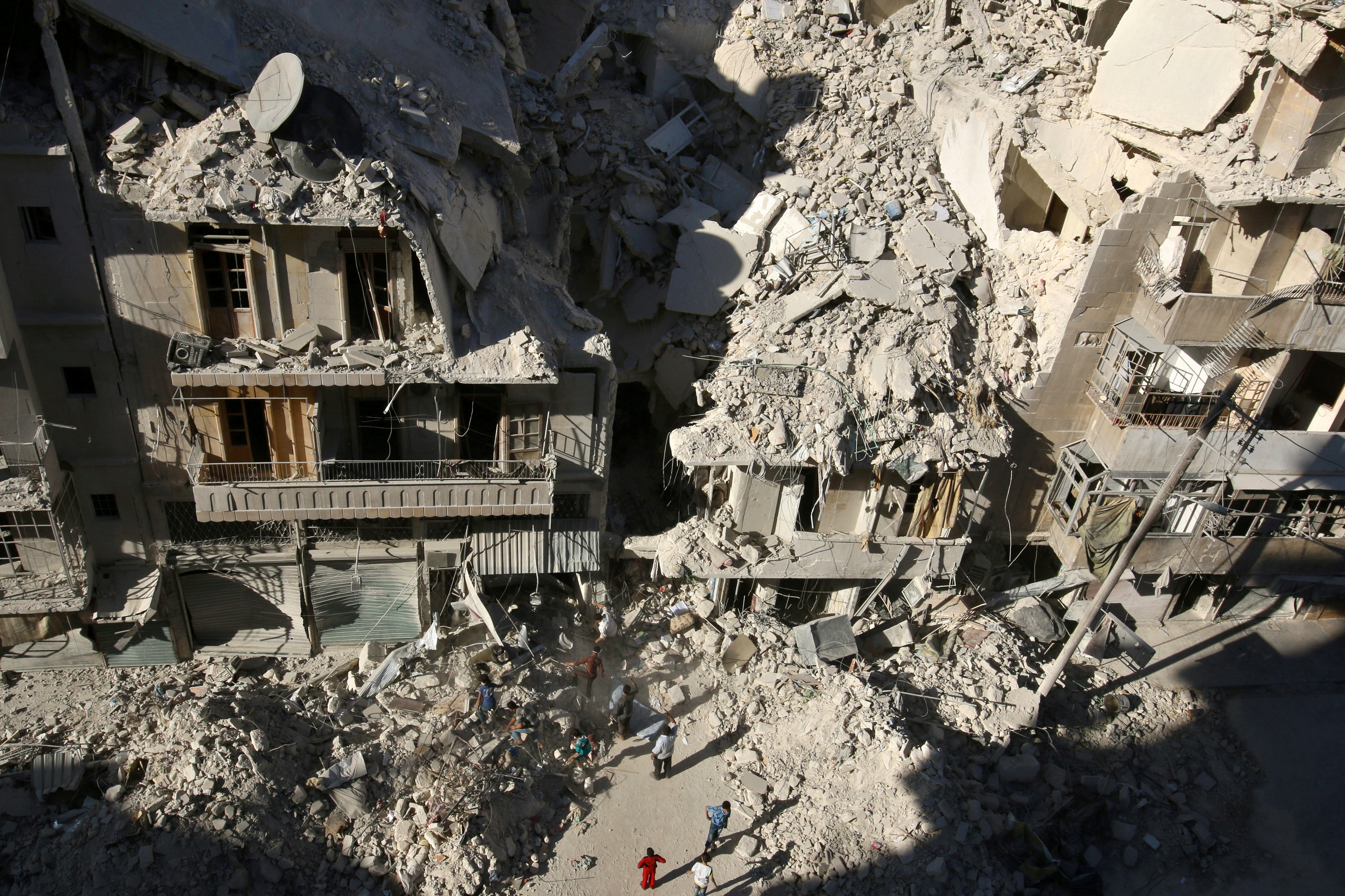 Καμπανάκι ΟΗΕ για εγκλωβισμένους στο Χαλέπι, σφίγγει ο στρατός τον κλοιό